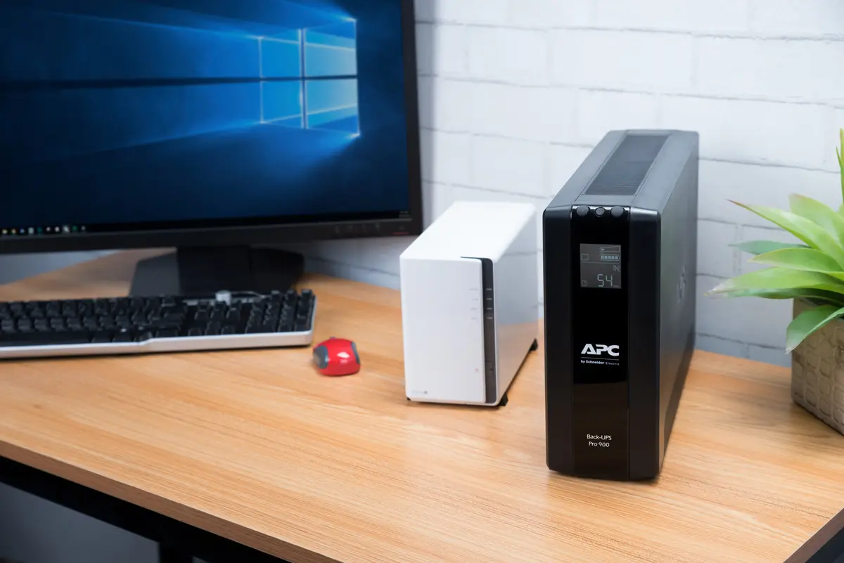 UPS APC Back UPS 900VA BR900MI - Afbeelding 4