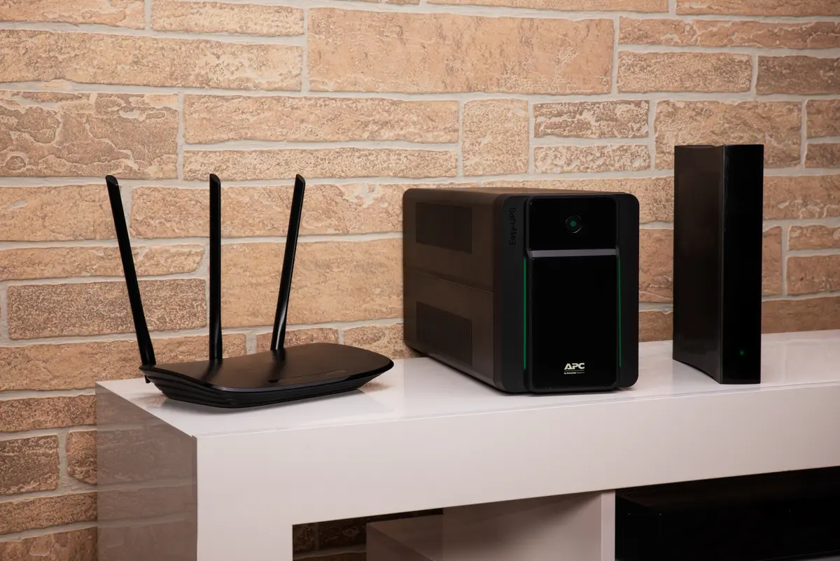 UPS APC Easy UPS 2200VA BVX2200LI-GR - Afbeelding 5