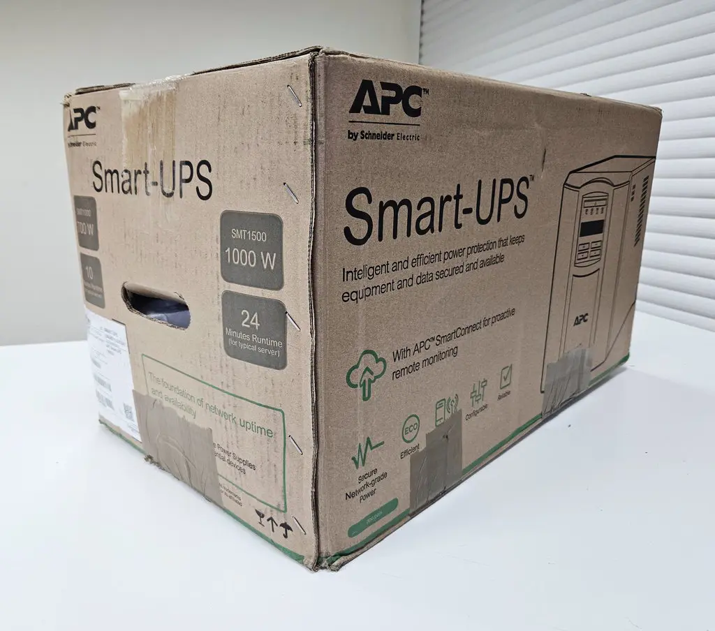 UPS APC Smart UPS 1500VA SMT1500IC